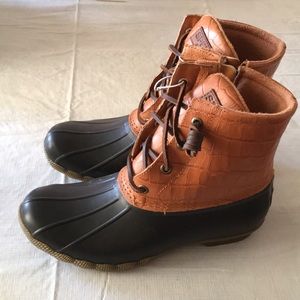 🆕 Sperry Duck Boots Croc embossed size 6